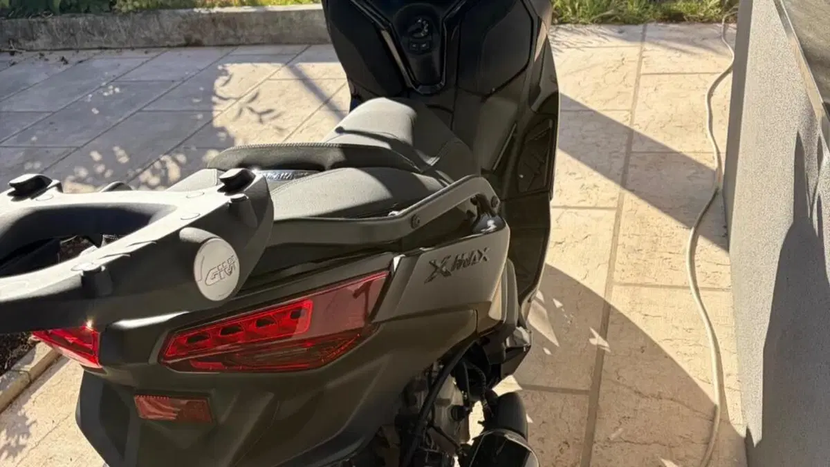 Yamaha X-Max 300 Tech Max (2025 - 26)  (9)