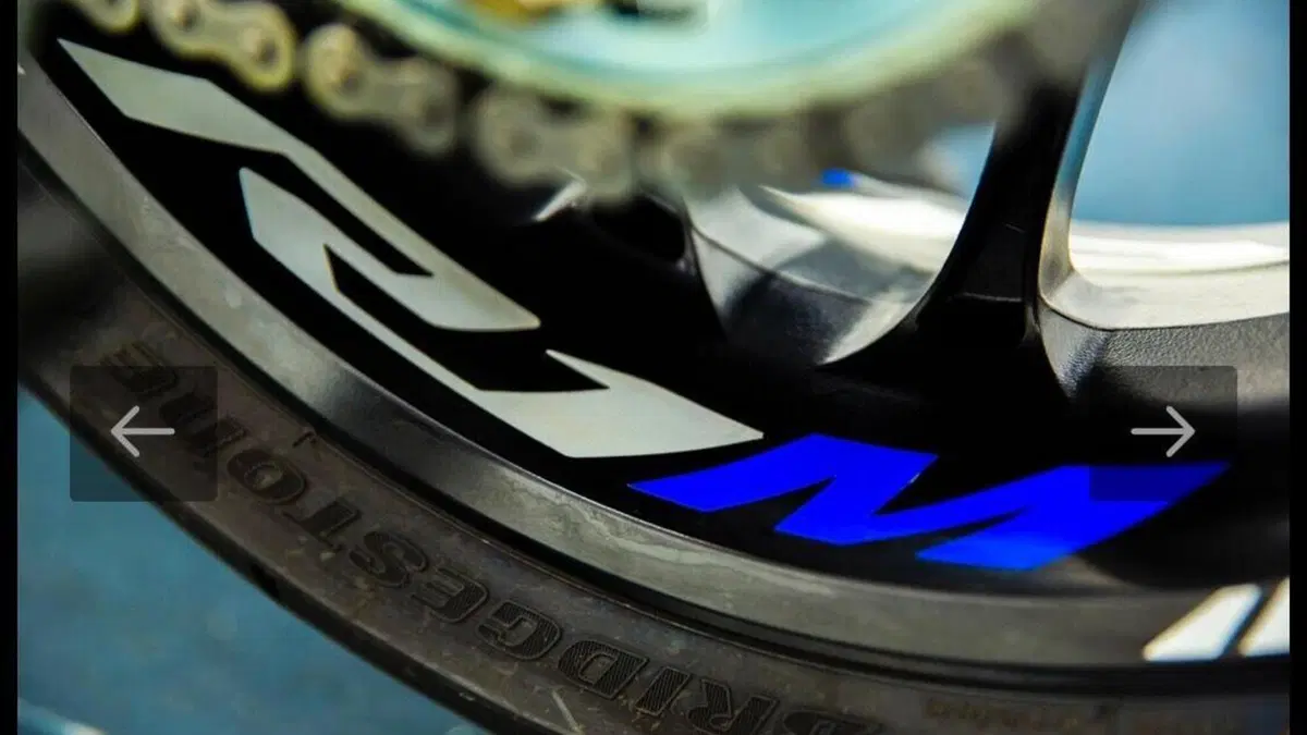 Yamaha YZF R1M (2020 - 25)  (11)