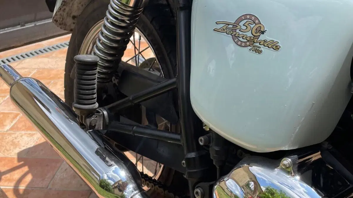 Triumph Bonneville T100 (2008 - 16)  (2)