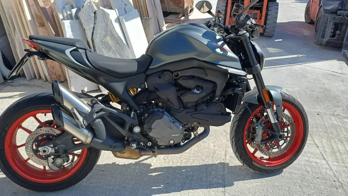 Ducati Monster 937 + (2021 - 25) 