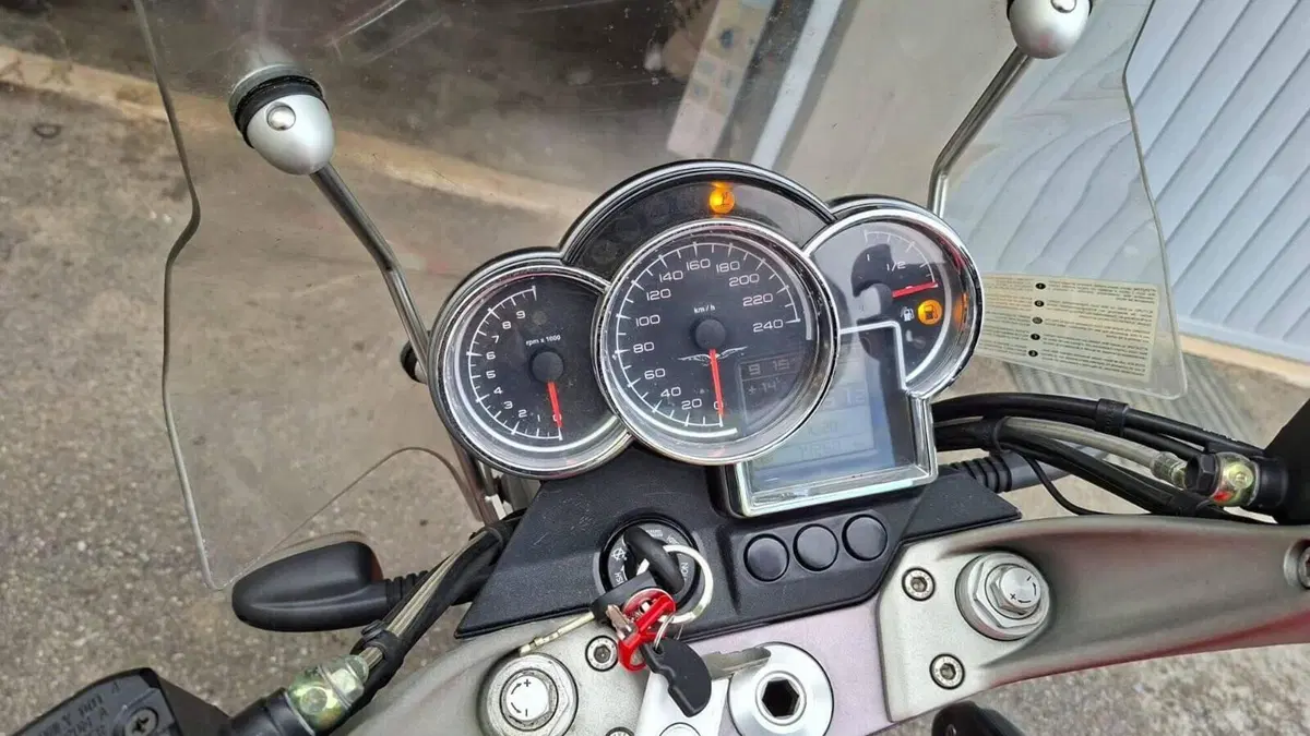 Moto Guzzi Breva V 1100 i.e.  (2)