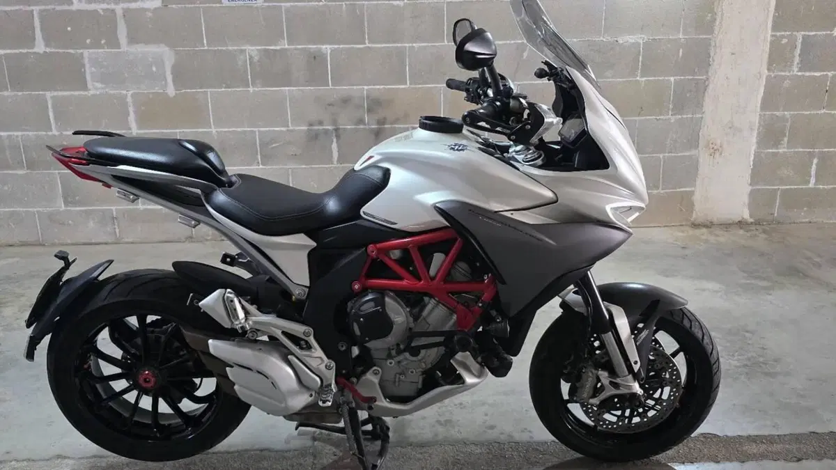 MV Agusta Turismo Veloce 800 Lusso (2014 - 16)  (3)