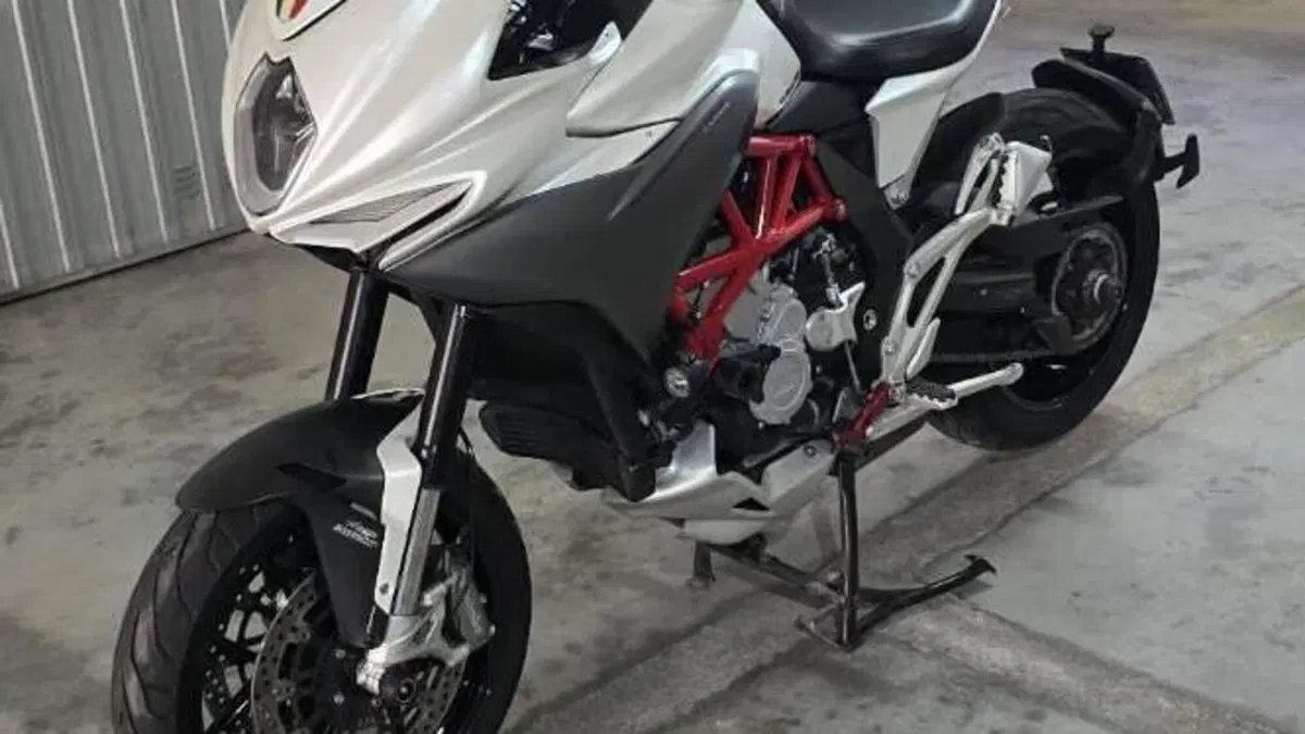 MV Agusta Turismo Veloce 800 Lusso (2014 - 16) 