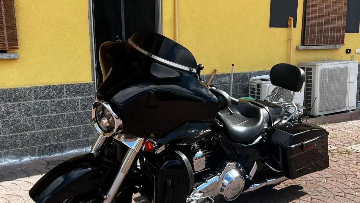 Harley-Davidson 1584 Street Glide (2008 - 10) - FLHX  (4)