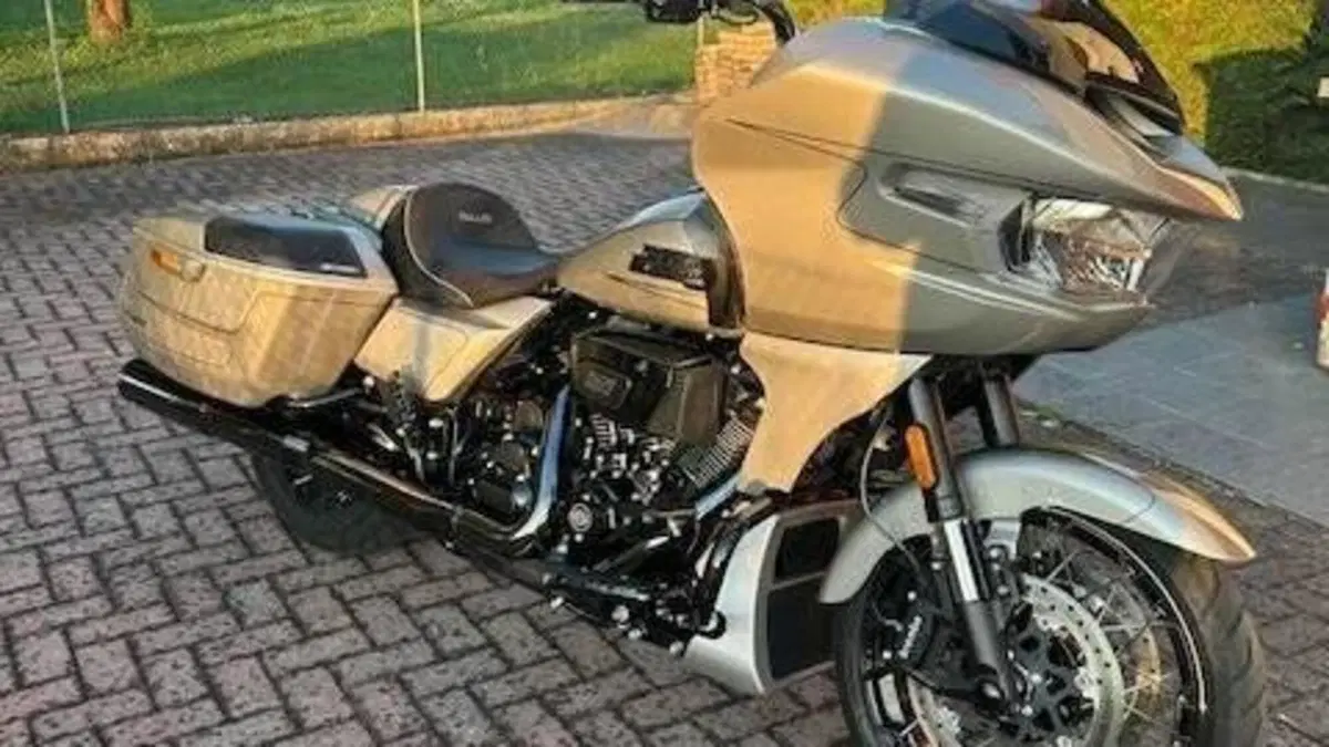 Harley-Davidson CVO Road Glide (2023)  (2)