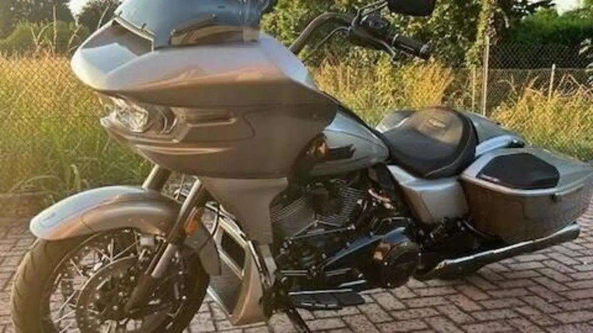 Harley-Davidson CVO Road Glide (2023)  (3)