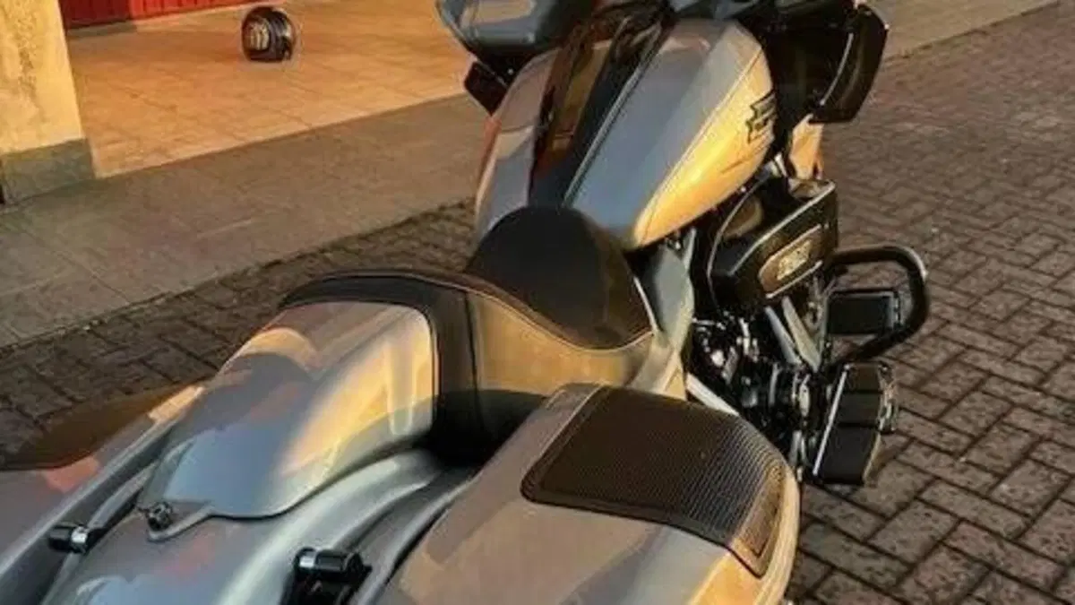 Harley-Davidson CVO Road Glide (2023)  (4)