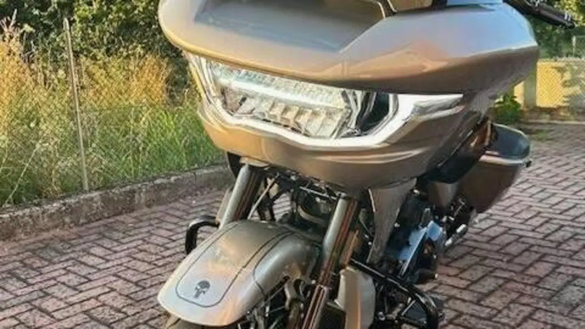 Harley-Davidson CVO Road Glide (2023)  (6)