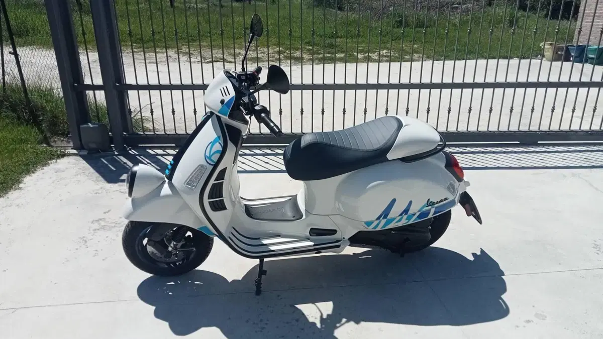 Vespa Vespa 140th of Piaggio (2024)  (2)