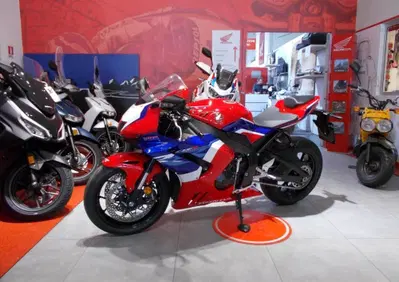 Honda CBR 1000 RR-R Fireblade (2024 - 26) - Annuncio 10024201
