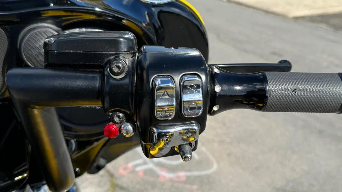 Harley-Davidson 1800 Street Glide (2014 - 15) - FLHXSE  (3)