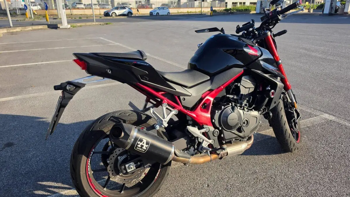 Honda CB 750 Hornet (2023 - 24)  (11)