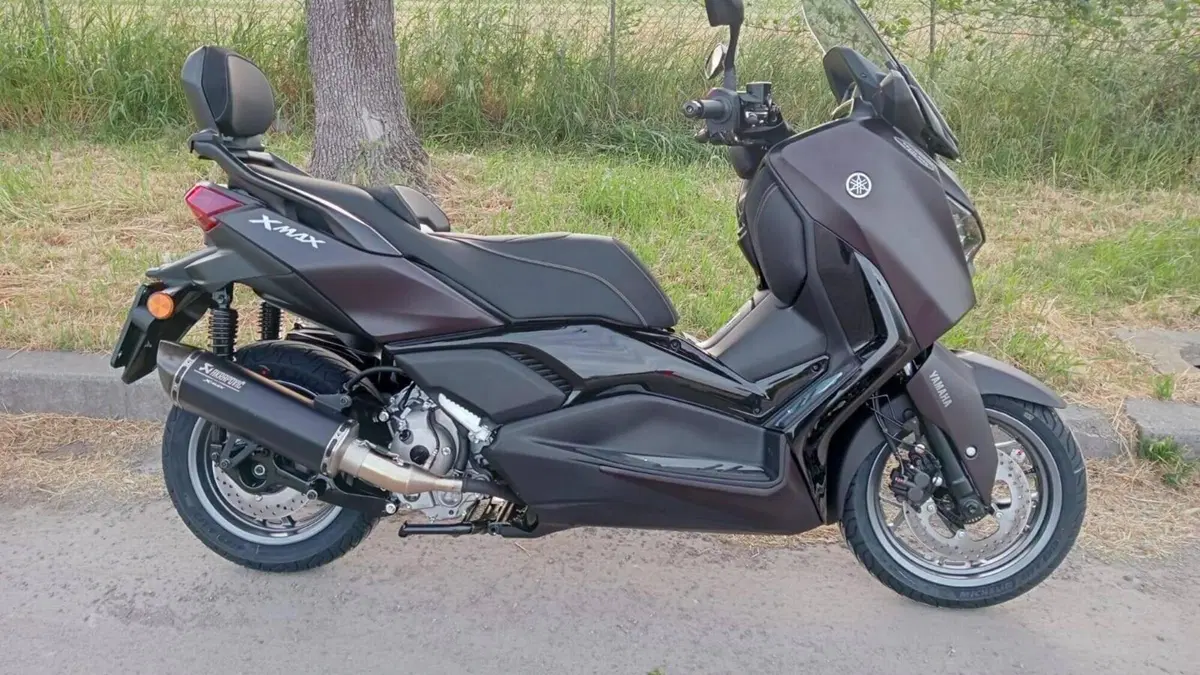 Yamaha X-Max 300 Tech Max (2021 - 24)  (2)