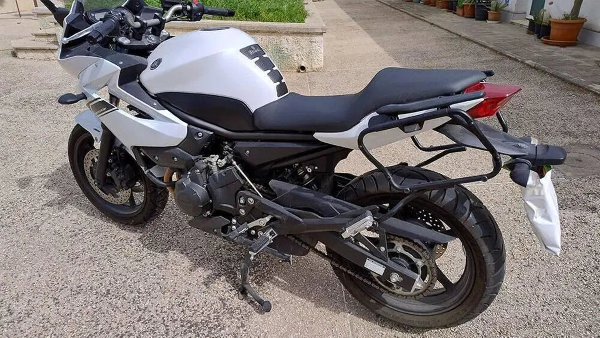 Yamaha XJ6 Diversion ABS (2009 - 15)  (2)