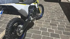 Husqvarna 701 Enduro (2021)  (3)