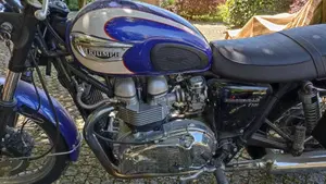 Triumph Bonneville T100 (2001 - 07)  (2)