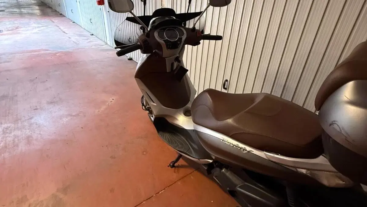 Piaggio Beverly 300 S i.e. ABS-ASR (2016 - 20)  (14)