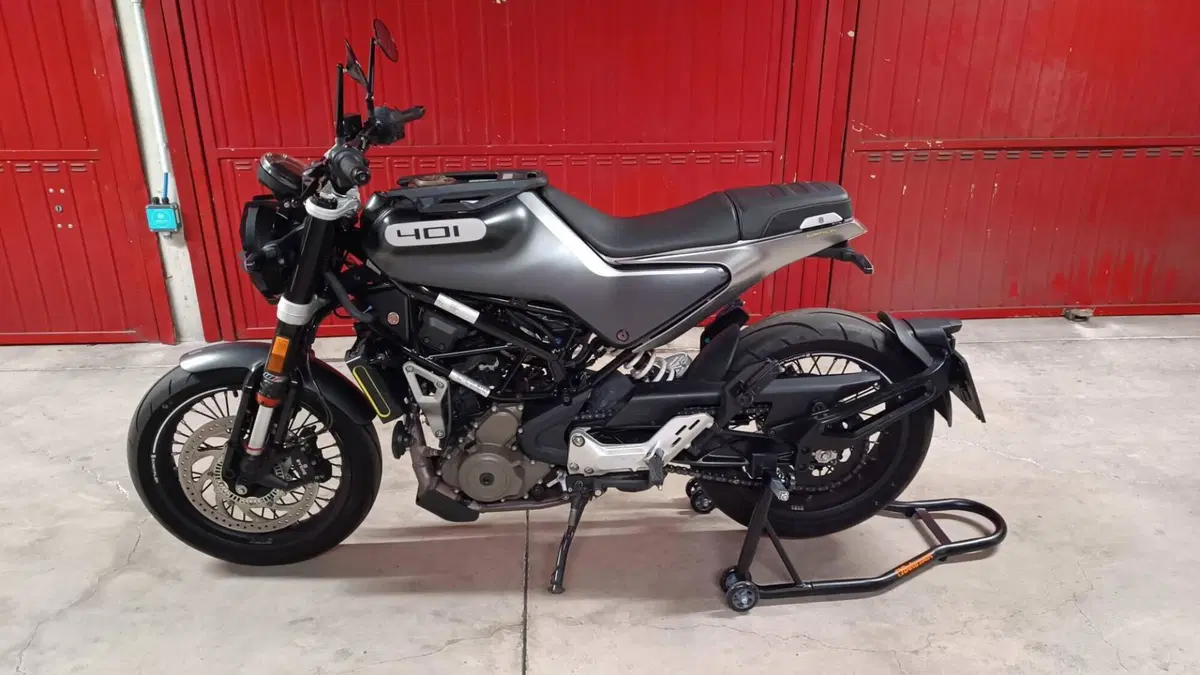 Husqvarna Svartpilen 401 (2021 - 23)  (2)