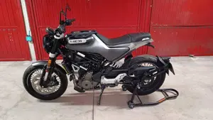 Husqvarna Svartpilen 401 (2021 - 23)  (2)