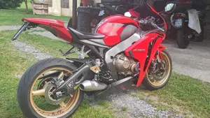 Honda CBR 1000 RR Fireblade (2008 - 11)  (8)