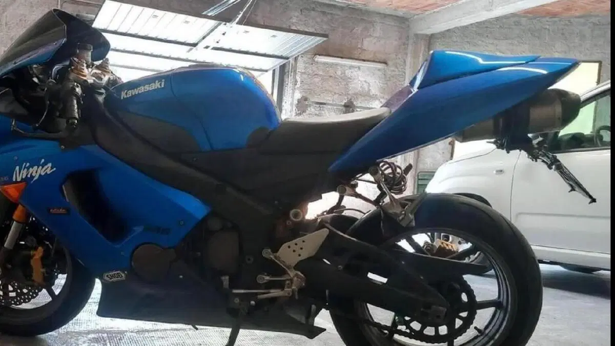 Kawasaki Ninja 636 ZX-6R (2005 - 06)  (3)