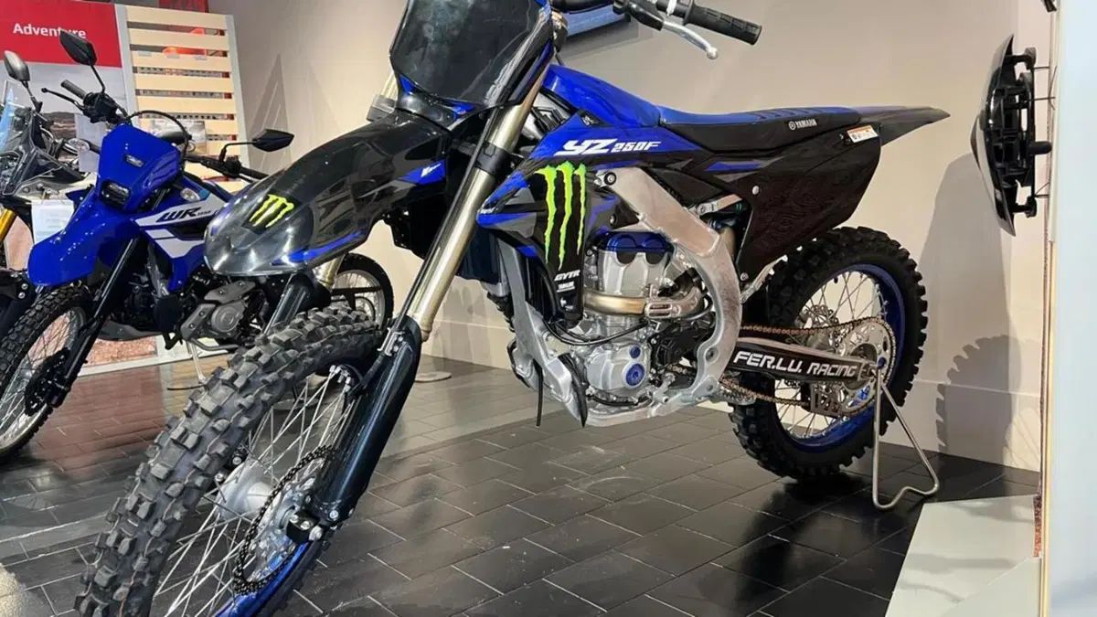 Yamaha YZ 250 F Monster Energy Yamaha Racing Edition (2025)  (2)