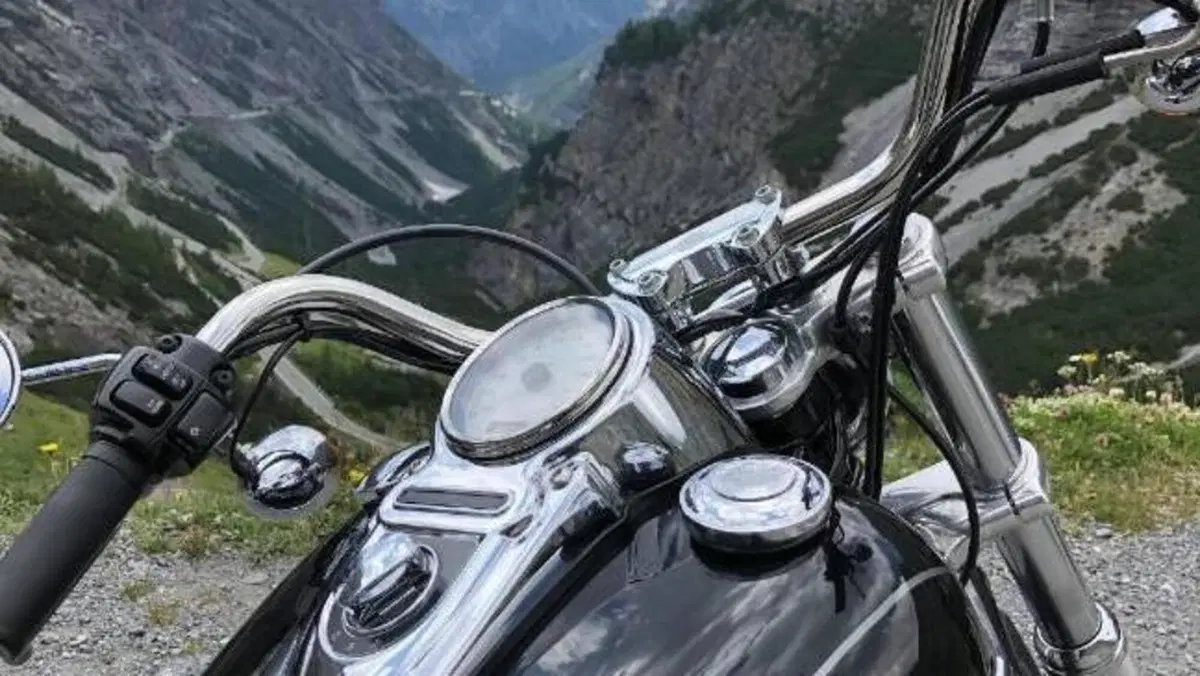 Harley-Davidson 1584 Super Glide Custom (2008 - 13) - FXDC  (3)