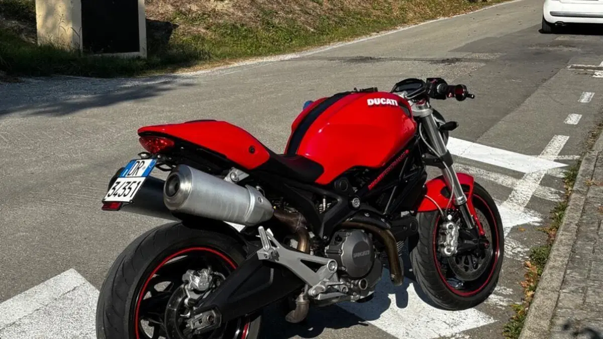 Ducati Monster 696 Plus (2007 - 14)  (2)