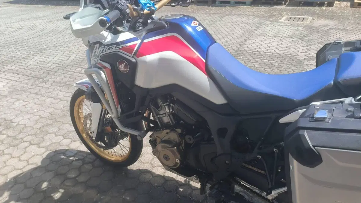 Honda Africa Twin CRF 1000L DCT ABS (2016 - 17)  (2)