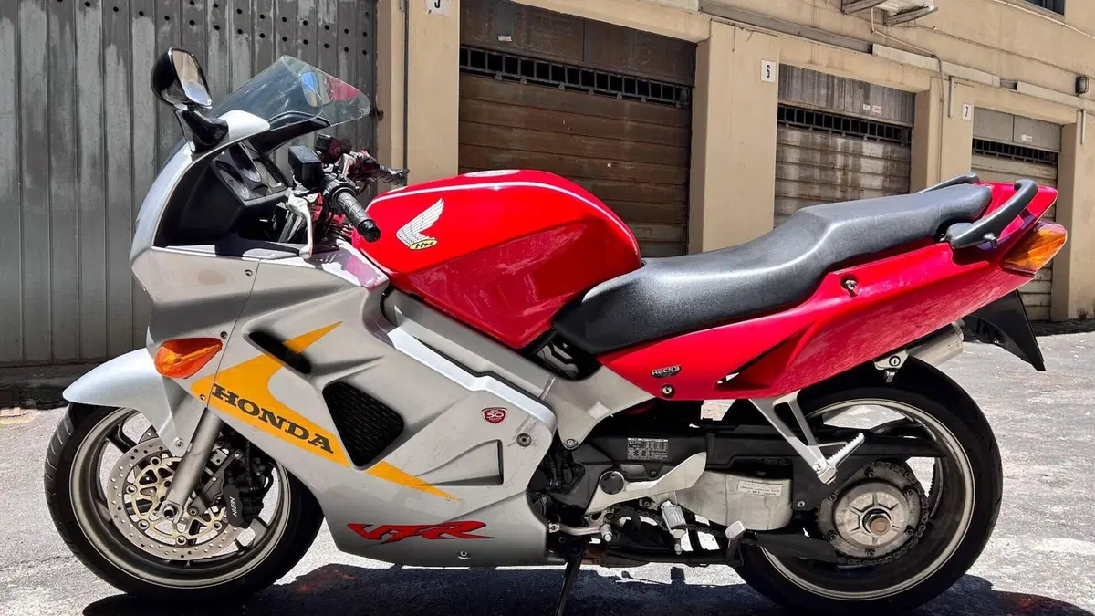 Honda VFR 800 (1998 - 01)  (2)
