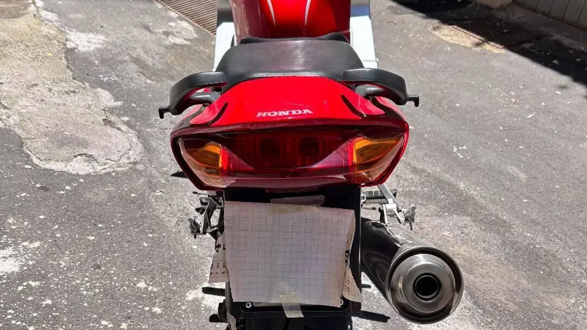 Honda VFR 800 (1998 - 01)  (4)