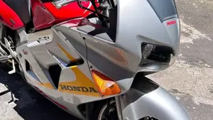 Honda VFR 800 (1998 - 01)  (11)