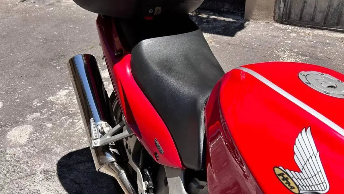 Honda VFR 800 (1998 - 01)  (13)