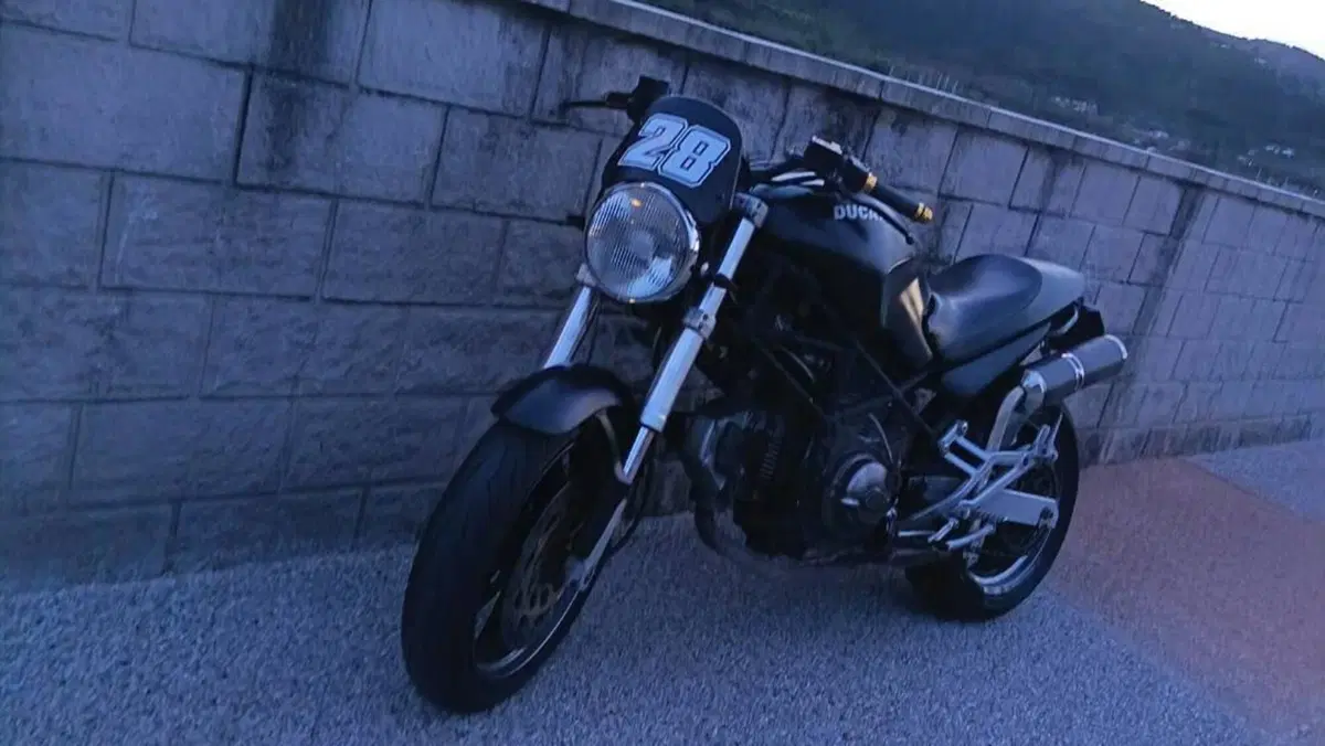Ducati Monster 600 Dark (1998 - 01) 