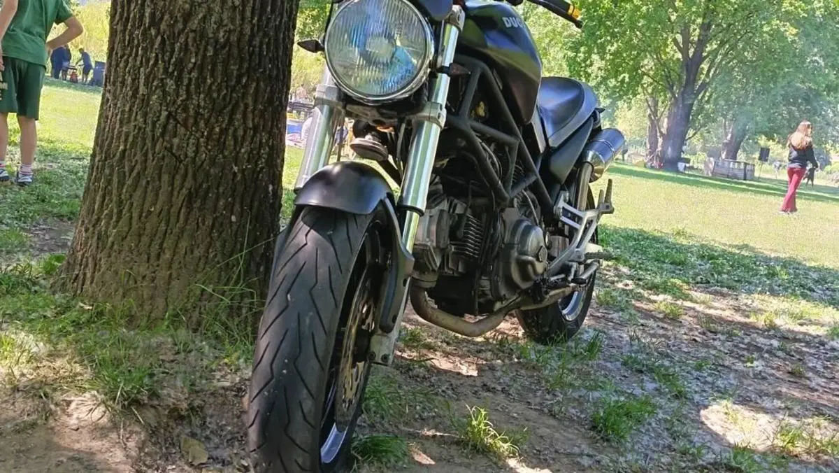 Ducati Monster 600 Dark (1998 - 01)  (2)