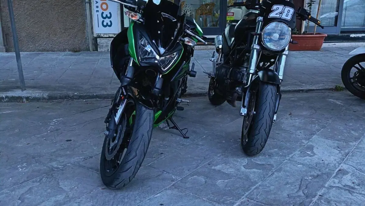 Ducati Monster 600 Dark (1998 - 01)  (5)