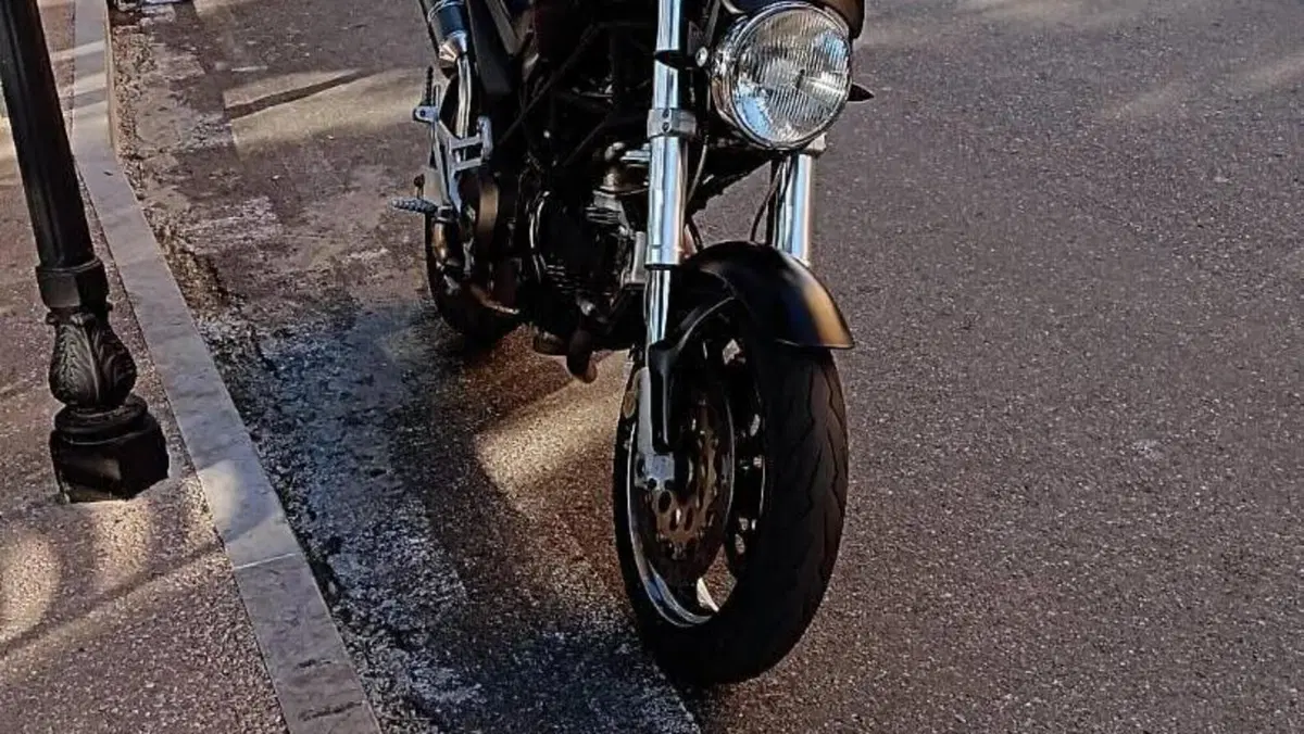 Ducati Monster 600 Dark (1998 - 01)  (6)