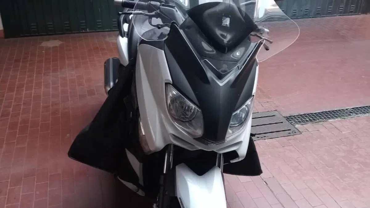 Yamaha X-Max 250 ABS (2011 - 13)  (3)