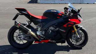 Aprilia RSV4 1100 Factory (2021 - 24) usata