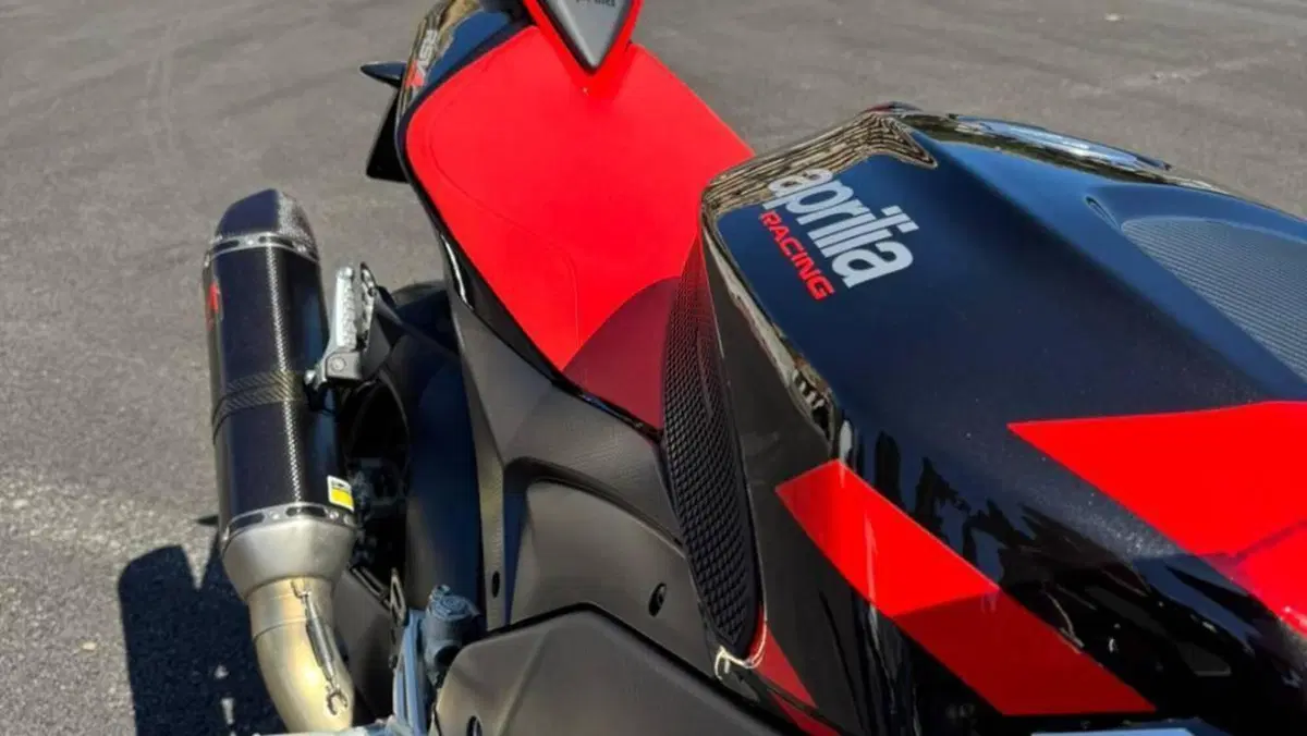Aprilia RSV4 1100 Factory (2021 - 24)  (2)