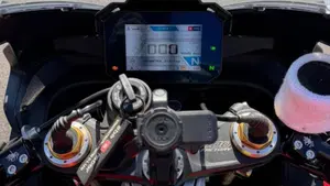 Aprilia RSV4 1100 Factory (2021 - 24)  (8)
