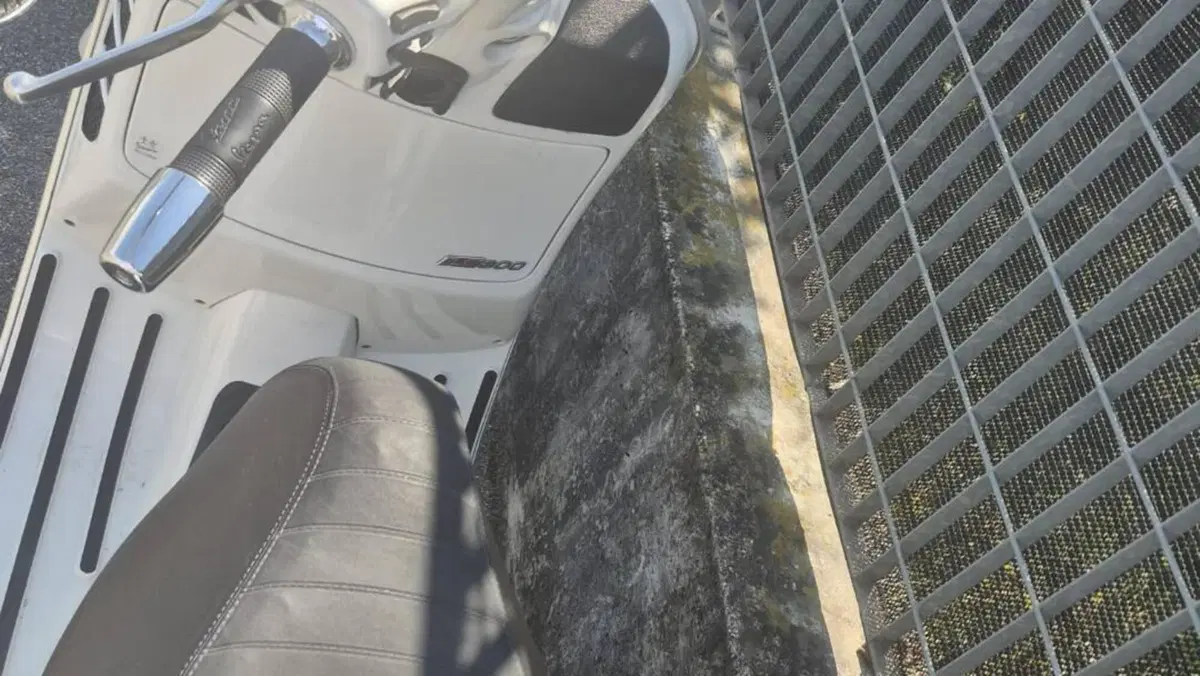 Vespa GTS 300 Super Sport Hpe (2021 - 22)  (2)