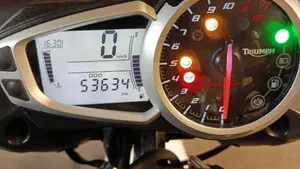 Triumph Speed Triple 1050 ABS (2011 - 15)  (7)