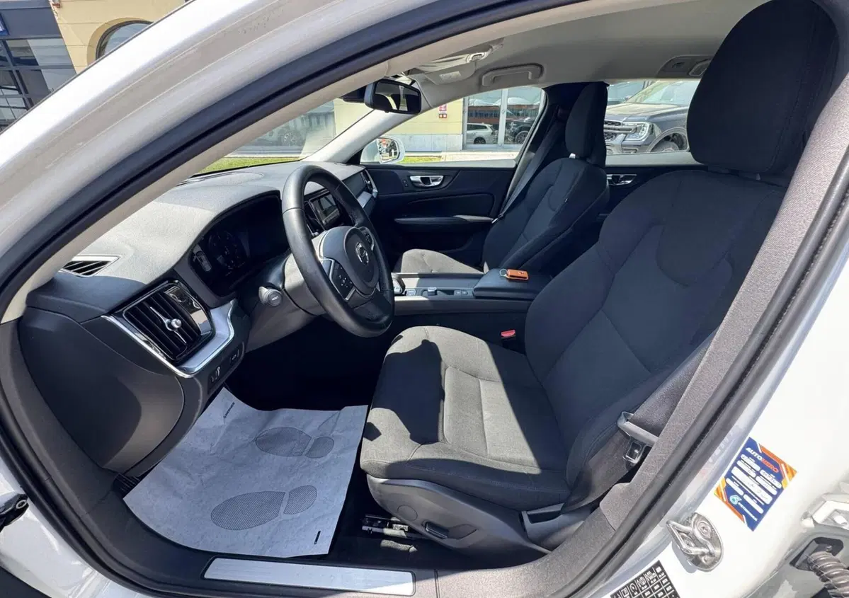 Volvo V60 B4 (d) Geartronic Momentum Business (9)