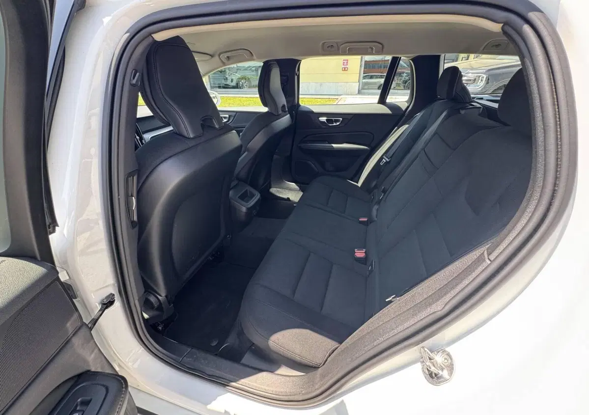 Volvo V60 B4 (d) Geartronic Momentum Business (10)