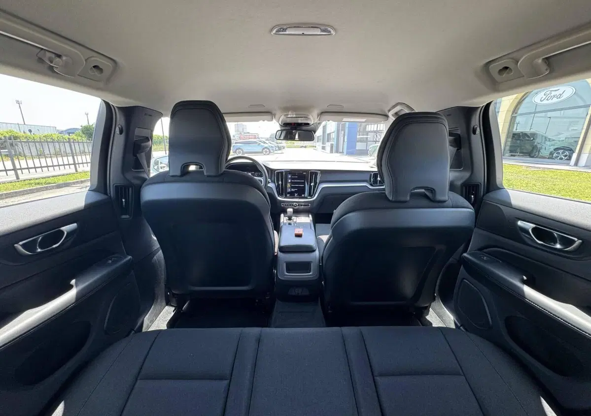 Volvo V60 B4 (d) Geartronic Momentum Business (13)