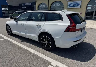 Volvo V60 B4 (d) Geartronic Momentum Business (4)