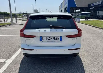 Volvo V60 B4 (d) Geartronic Momentum Business (5)