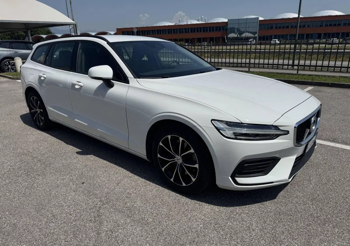 Volvo V60 B4 (d) Geartronic Momentum Business (2)