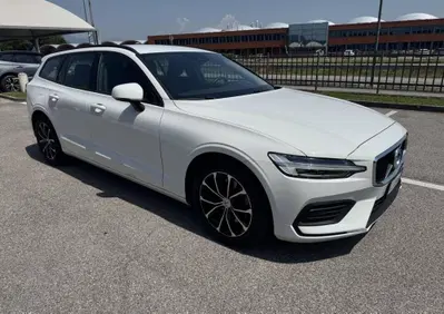 Volvo V60 B4 (d) Geartronic Momentum Business (2)